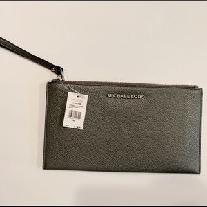 NWT Michael Kors Large Leather Zip Clutch Wristlet